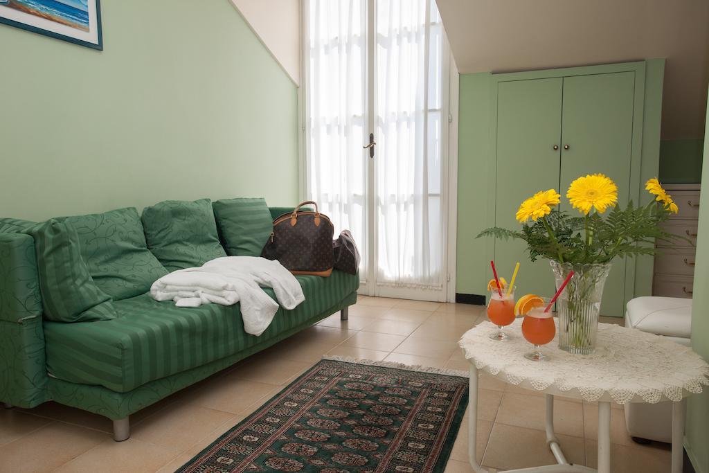 Hotel Splendid Mare Laigueglia Exterior photo