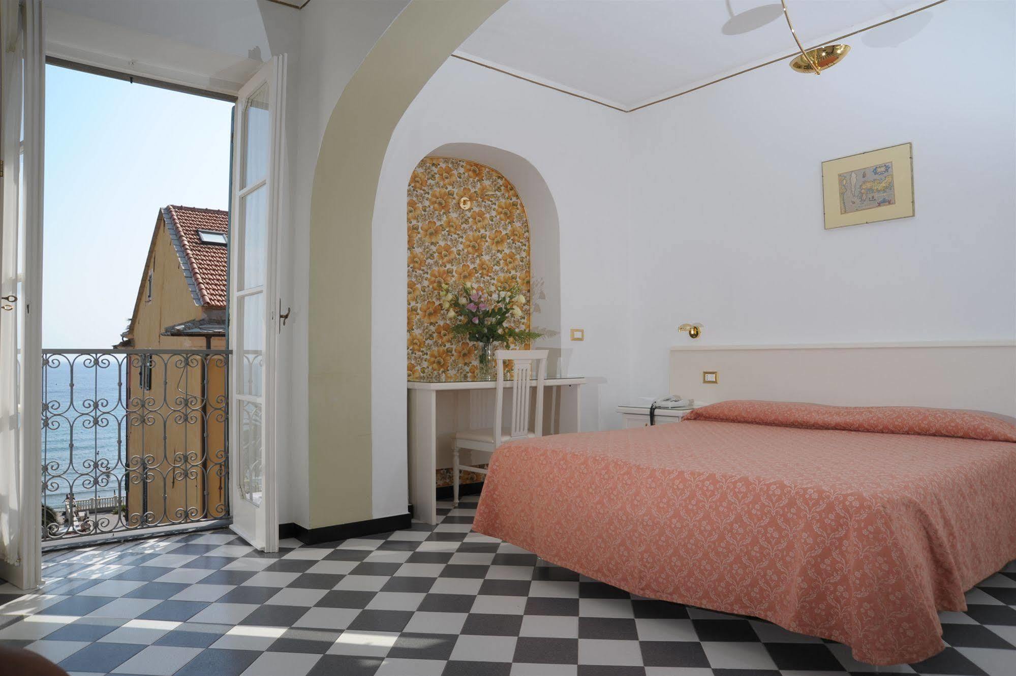 Hotel Splendid Mare Laigueglia Exterior photo